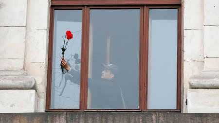 Odessa trauert: Ein Mann gedenkt der ­Opfer des Pogroms in dem i
