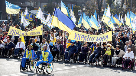 Anders als in Charkiw blieb die Friedensdemonstration am Samstag...