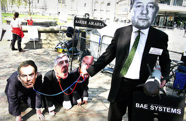 Protestaktion der Campaign against arms trade (CAAT) anläßlich d... Protestaktion der Campaign against arms trade (CAAT) anläßlich d...