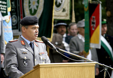 Manfred Engelhardt, Kommandeur der 10. Panzerdivision der Bundes... Manfred Engelhardt, Kommandeur der 10. Panzerdivision der Bundes...
