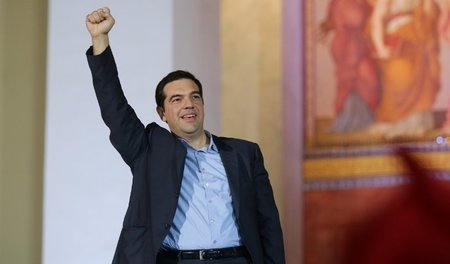 SYRIZA-Chef Alexis Tsipras in Siegerpose