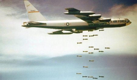 304.000 Einsätze von Jagdbombern und anderen Kampfflugzeugen sow...