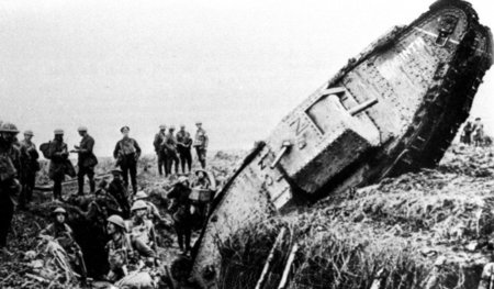 Britischer Panzer bleibt im Graben stecken. Ribecourt la tour (F...