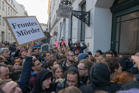 Protest gegen Frontex-Direktor Klaus Rösler am Mittwoch in Berli...