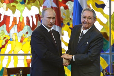 Wladimir Putin (links) und Raúl Castro im vergangenen Juli in Ha...