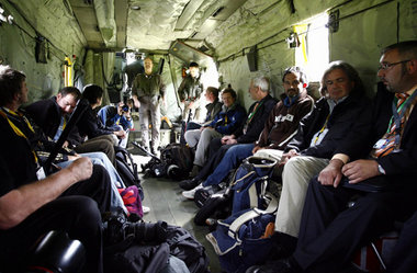 Gefühl von Wichtigkeit – Journalisten im Hubschrauber der Luftwa...