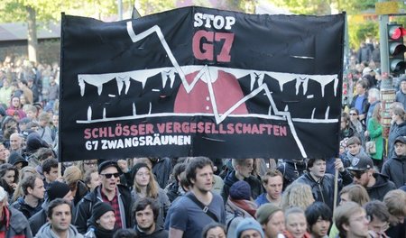 Anti-G-7-Protest auf der diesjährigen Revolutionären 1-Mai-Demon