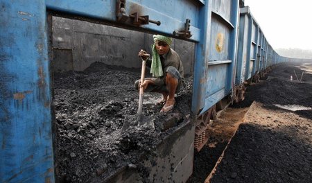 Kohlearbeiter im indischen Chandigarh: Neu-Delhi setzt auf die A...