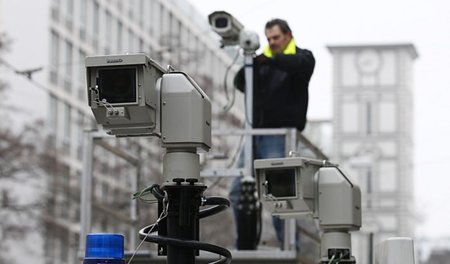 Sicherheitskonferenz 2014 in München: Die Polizei montiert vor d...