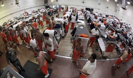 Wegen Platzmangels in regulären Gefängnissen »ausgelagerte« Unte...