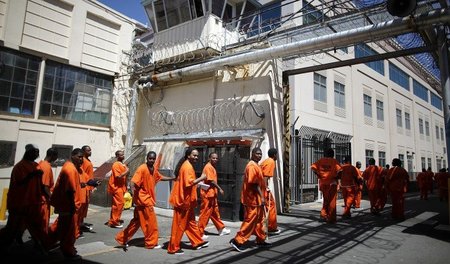 Dürfen meist keine eigene Kleidung tragen: Gefangene in den USA ...