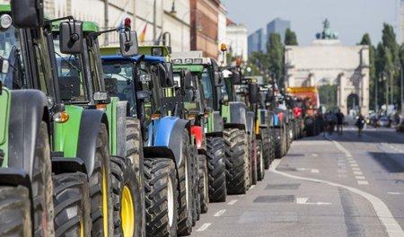 Mit rund 500 Traktoren kamen die Bauern am Dienstag in Bayerns L...