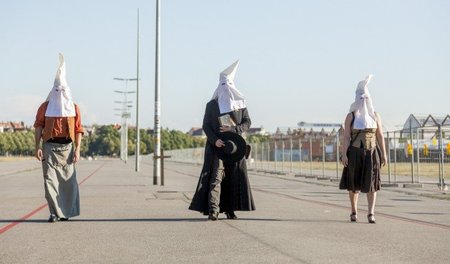 Der Ku-Klux-Klan auf der Münchner Theresienwiese: Drei Schauspie...