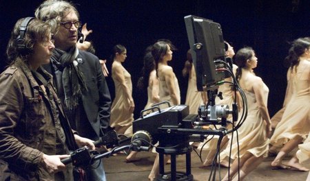 Wim Wenders im Jahr 2009 bei den Dreharbeiten zu seinem Film übe...