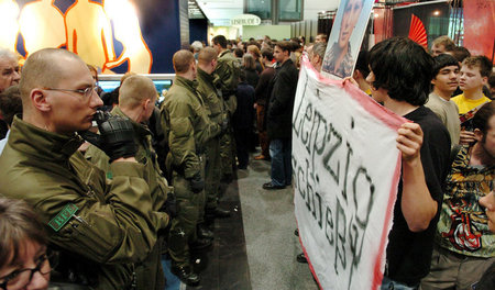 Protest gegen den Auftritt der Bundeswehr auf der Leipziger Buch
