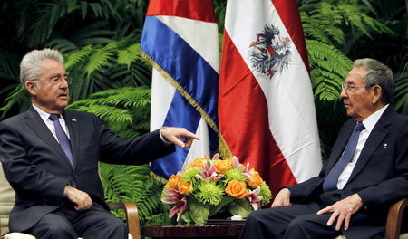 Die Präsidenten Heinz Fischer (l.) und Raul Castro am Mittwoch i...