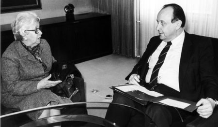 Bundesaußenminister Hans-Dietrich Genscher verfolgte eine Politi... Bundesaußenminister Hans-Dietrich Genscher verfolgte eine Politi...