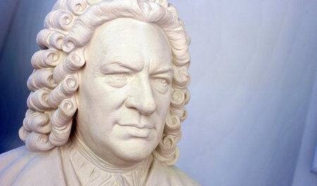 Eine Portraitbüste des Komponisten Johann Sebastian Bach (1685-1... Eine Portraitbüste des Komponisten Johann Sebastian Bach (1685-1...