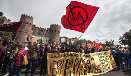 Antifaschistische Demonstration am Jahrestag des Aufstands in Ro...