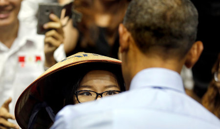Gespräch auf Augenhöhe? Obama mit einer Vertreterin der Young So...