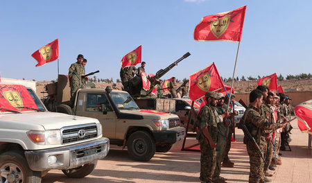 Neue Offensive: Kurdisch geführte Einheiten sollen die Stadt Al-...