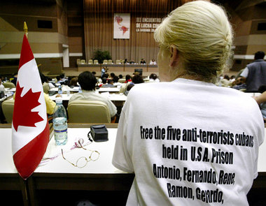 Kanadische Teilnehmerin auf einem Kongreß gegen den US-dominiert...