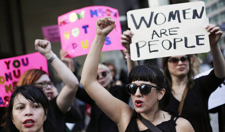 Gemeinsam stark sein: Das demonstrierten Frauen wie hier in Chic...