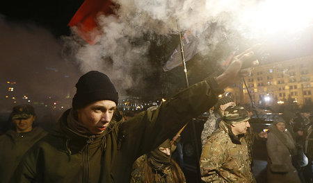 Nationalistische Demonstranten fordern in Kiew Unterstützung für...