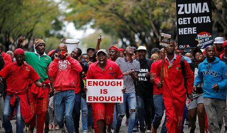 Auf der Straße gegen Jacob Zuma: Demonstranten fordern den Rückt...