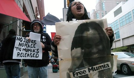 Proteste für die Freilassung Mumia Abu-Jamals vor dem Gerichtsge...