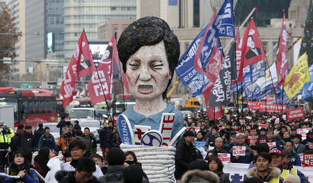 Massive Proteste führten zur Amtsenthebung von Präsidentin Park ...