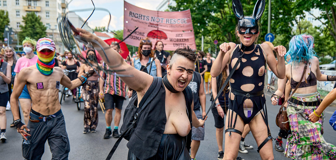 28 06 2021 Fur Gleiche Rechte Tausende Teilnehmende Bei Csd Pride Demonstrationen Tageszeitung Junge Welt