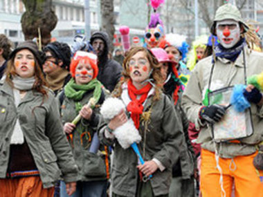Bei Clowns verstehen Gendarmen keinen Spaß