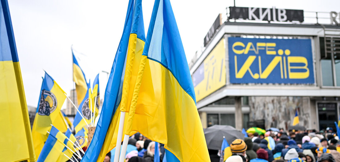 Kriegskongress: »Die Ukraine kämpft für uns«: Stelldichein von NATO-Falken und Bandera-Lobby im »Cafe Kyiv« [Online-Abo]