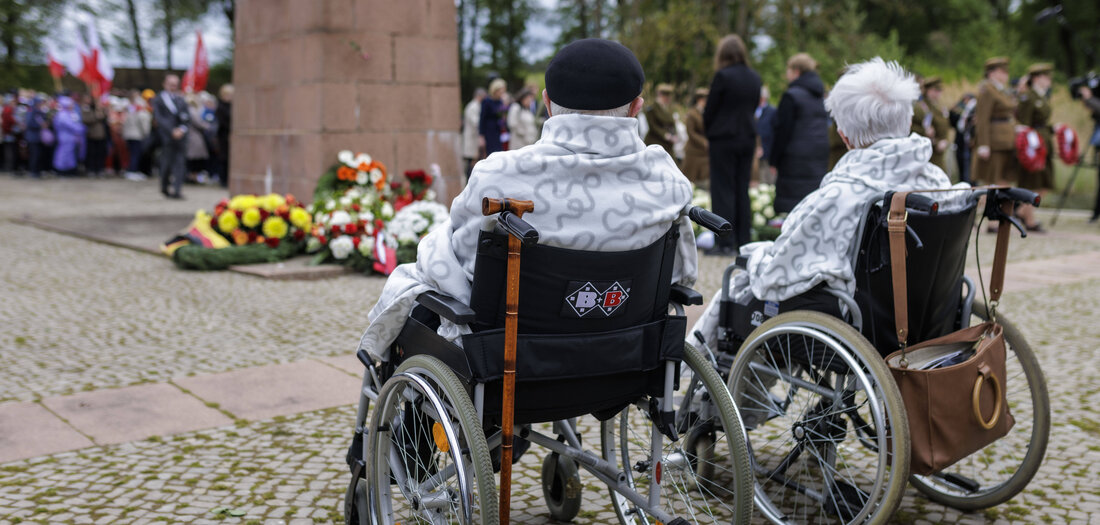 Befreiung des KZ Ravensbrück: Rote Nelken für Republikanerinnen [Online-Abo]