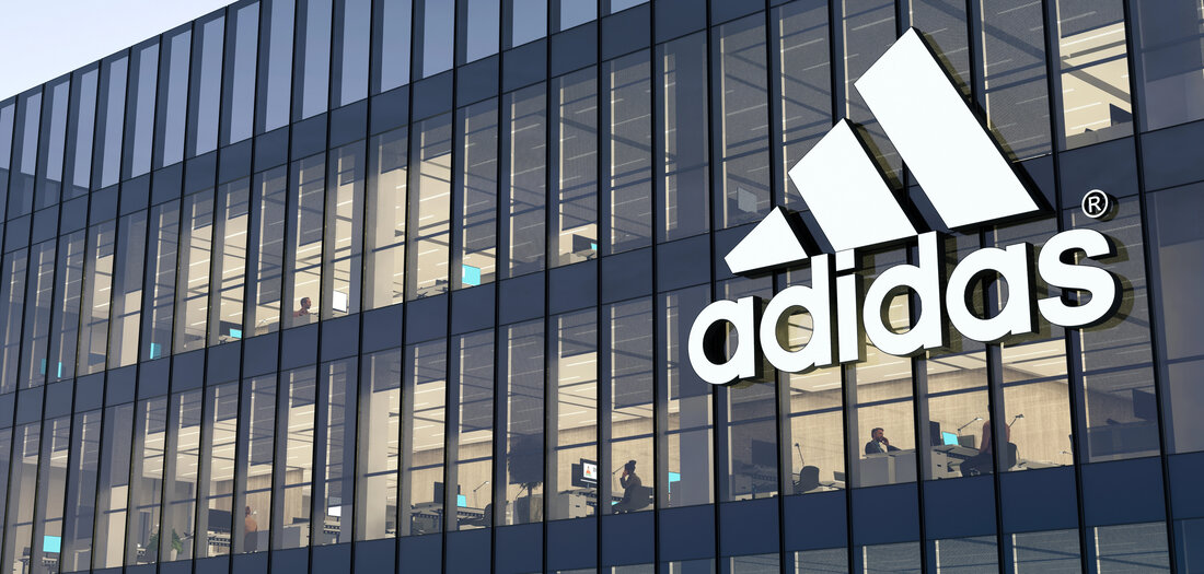 Adidas Foulte the Workforce、Daily新聞Junge Welt、09.08.2025