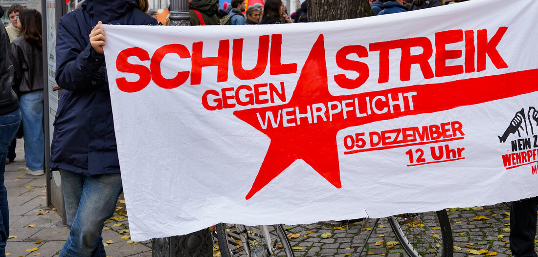 Demos gegen Wehrpflicht: Frieden auf den Stundenplan und junge Welt auf die Demos!