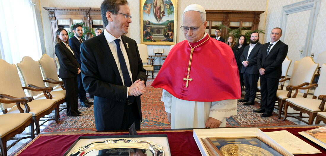 Jahresrückblick Papst Leo: Wieder alles beim alten im Vatikan