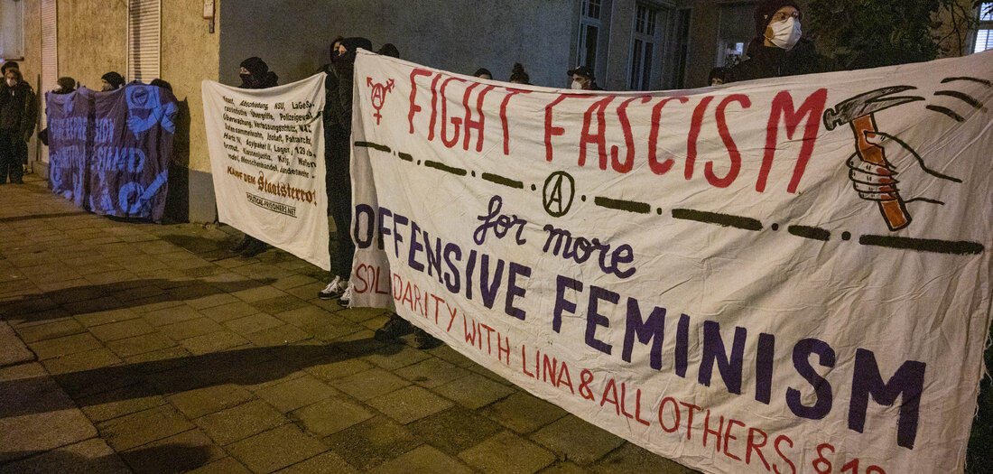 Praktische Solidarität: Grüße nach drinnen