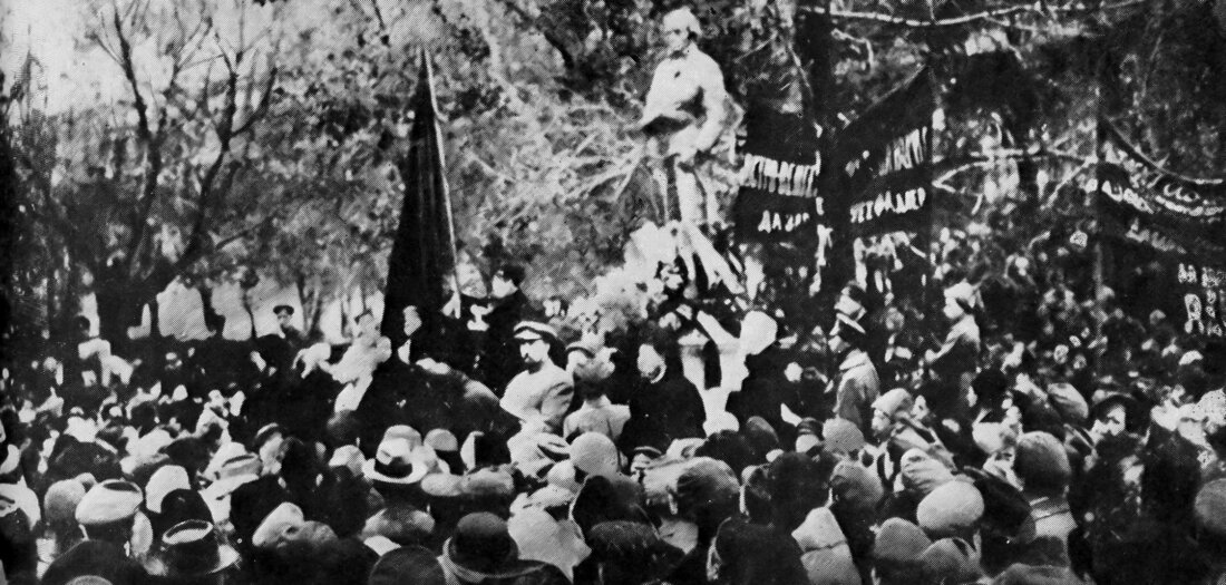 Ideologieproduktion-Lenin-und-die-Statue