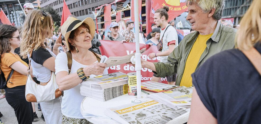 Verteilaktionen: Dem Frieden eine Zeitung