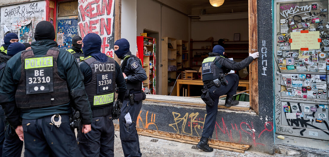 Hausdurchsuchungen in Berlin: PR-Razzia bei Anarchisten