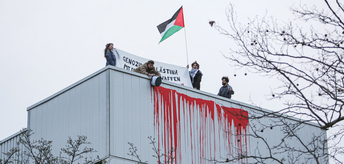 Protest gegen Waffenproduktion: Auf dem Dach