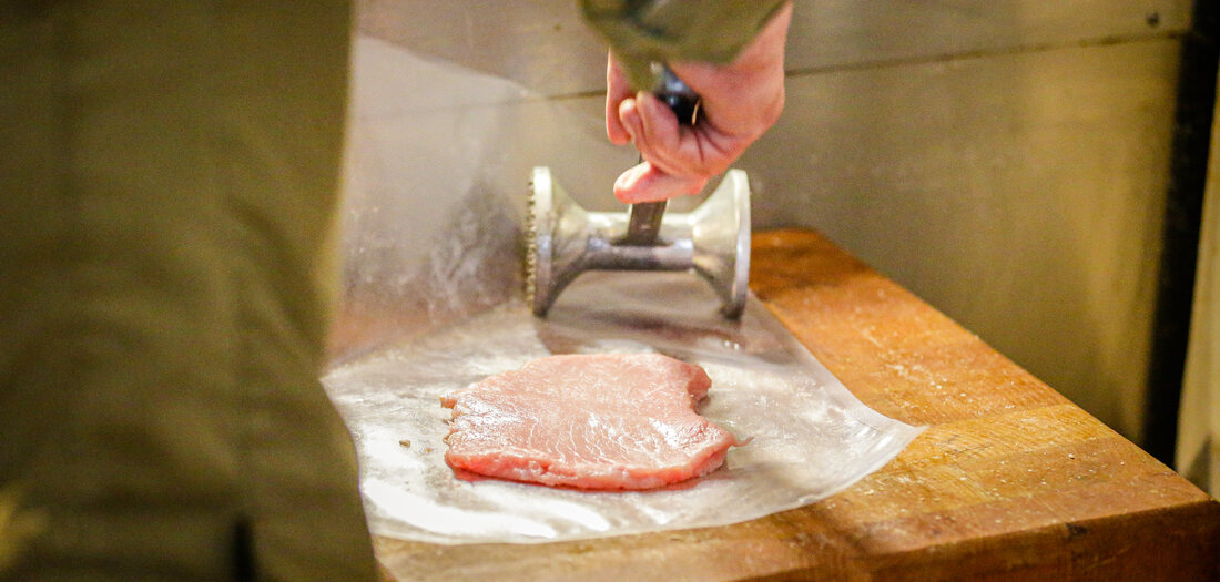 Porträt: Politikum des Tages: Schnitzelklopfen