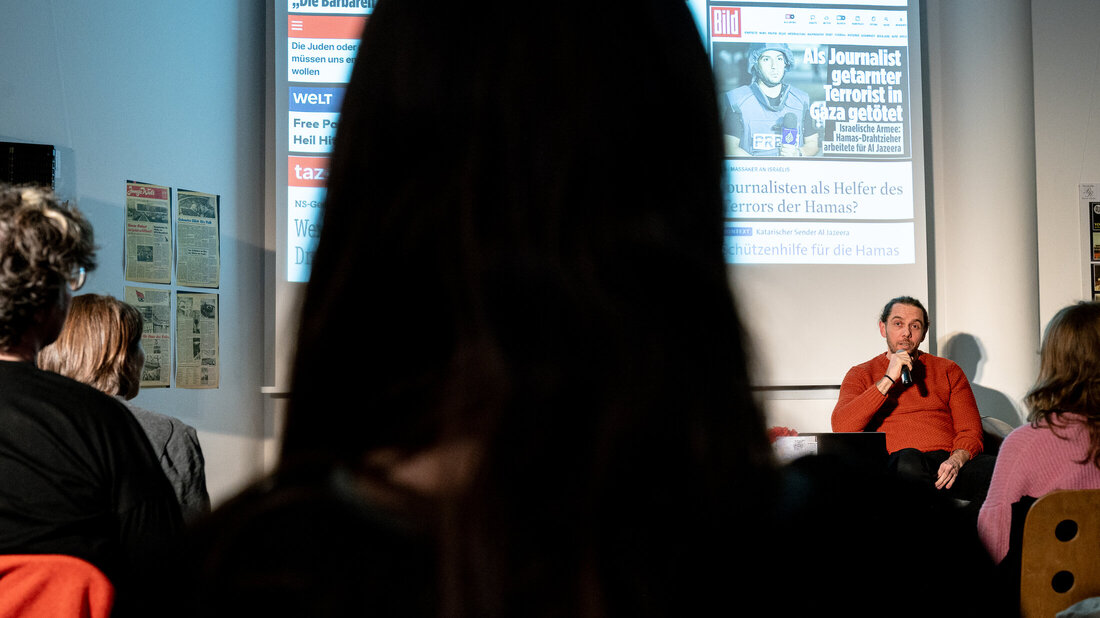 Angriffe auf die Pressefreiheit: Warum liegen die Wurzeln auch im Mediensystem?