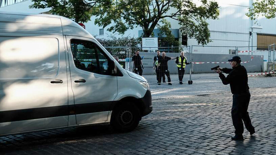 Waffenfabrik in Berlin: Mit gezückter Waffe gegen Kriegsgegner