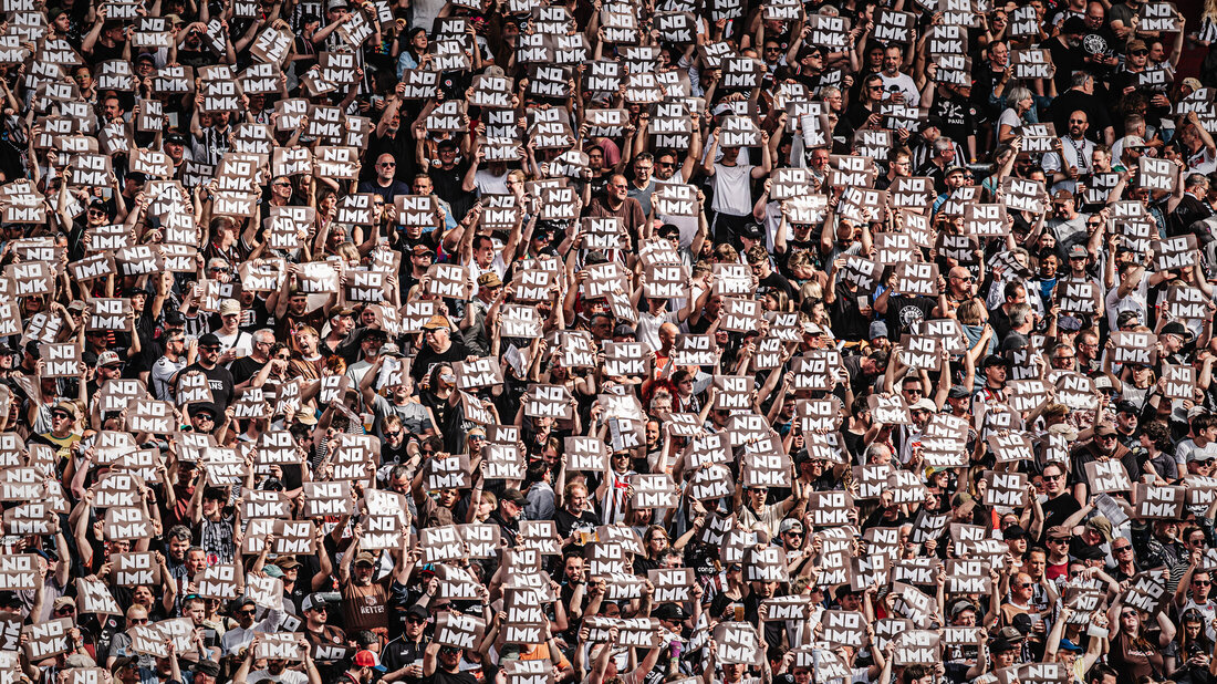 Kommentar: Aufmarsch im Stadion