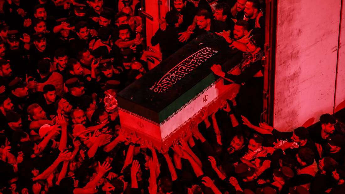 Iran-Krieg - Trauerzug in Kerbela.jpg