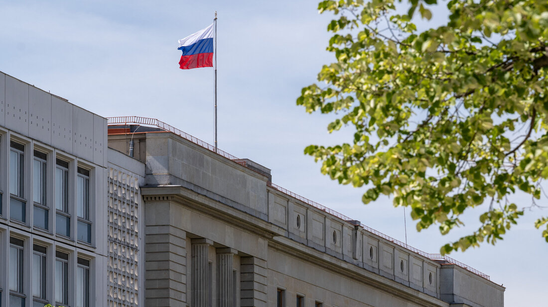 Porträt: Wahrsagerin des Tages: Russische Botschaft