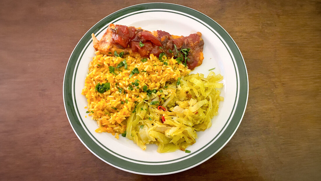 Roter Lachs mit gelben Beilagen.jpg